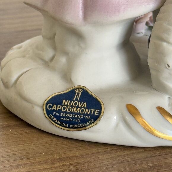 Vintage Nuova Capodimonte Singing Girl With Fox Pink Roses Porcelain Figurine - Picture 14 of 16